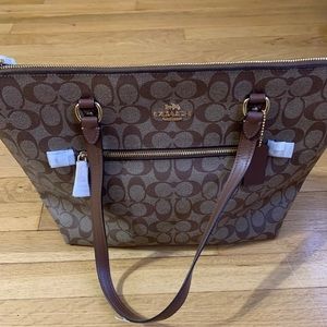 Coach Signature Gallery Tote